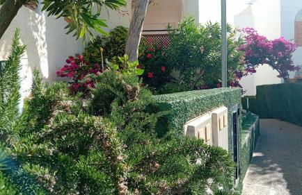 Studio with pool and sunrise view at 10 min beach walk - Foto 28