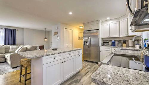 NEW! Updated Mystic Home w/ Sauna, Hot Tub & Deck - Foto 3