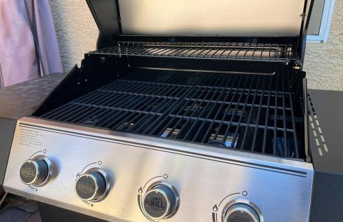 Tropical 4BR Oasis with Pool and Jacuzzi Near Strip - Photo 38