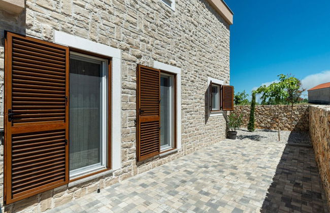 With Pool, Jacuzzi and Sauna - Photo 25