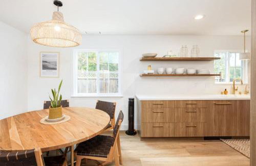 Seaside Home Modern Retreat with Breathtaking Views and Beachside Charm - Foto 21