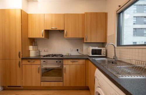 Muirhouse 2BR Apartment with Free Parking - Foto 8