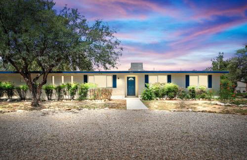 l NEW l 5BR 3BTH Large and Modern Home l Central LOC l 1 ACRE lot - Foto 1