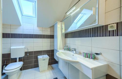 Villa Roglić with Pool and Outdoor Sports Area - Tennis, Mini Golf - Foto 68