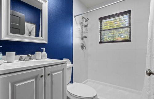 5BR Historic Home 5 min to Downtown Dallas with Large Balcony, 2 Dining Areas, 3 Fireplaces & Soaking Tub - Foto 24