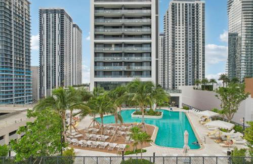 Stunning Lux 2 Bed 2 Bath with Panoramic View from Balcony - Foto 21