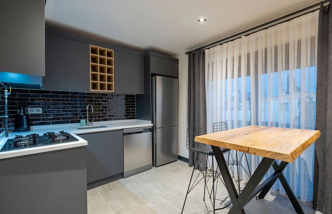 Eluxio Suite Hotel - Photo 38