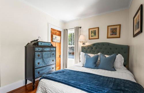 Historic Home and Cottage with Seaport View - Foto 32