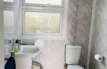 RIVER RETREAT- near Holloway U, Thorpe Park and Heathrow airport - Foto 35