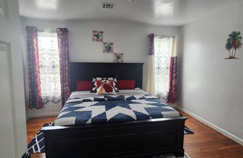 Massive 5 bedroom Close to NYC - Photo 13