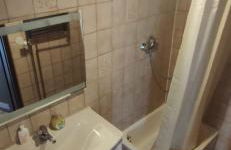 Vieja Casita de huespedes con Escaleras - Foto 9