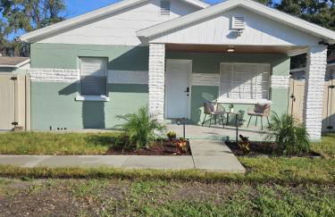 Palmera House in Tampa with Hot Tub 10 minutes from Airport & Busch Gardens - Foto 16