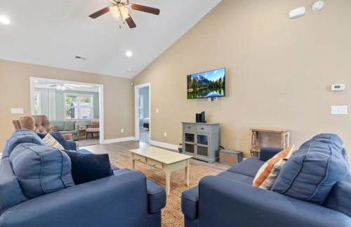 Coastal Pet Friendly Getaway in Murrels Inlet! Perfect for 8 Guests! - Foto 1