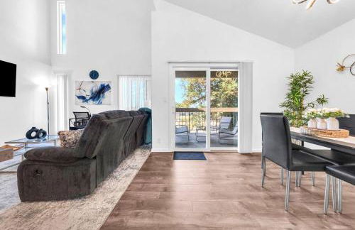 Modern Bay Area Retreat | Balcony + Private Patios - Foto 19