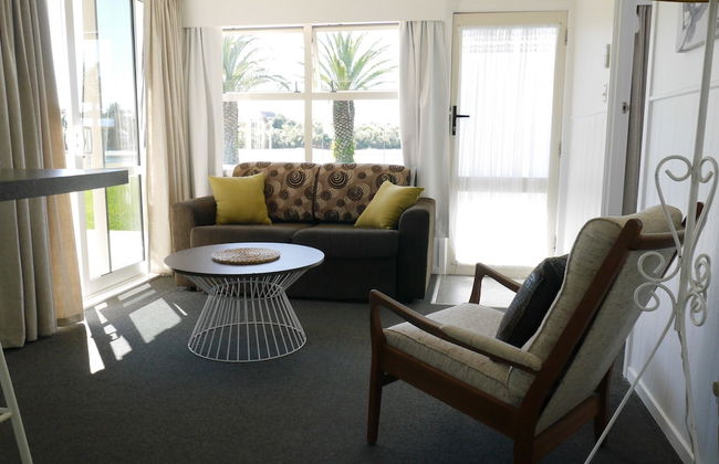 Raglan Palm Beach Motel - Photo 34