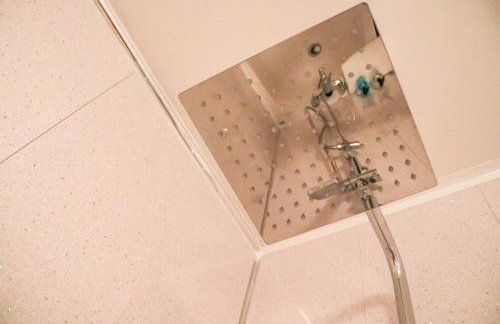 3Bedroom EnSuite SofaBed Sleeps upto 6 Contractors Families Long or Short Stay Free Parking WIFI - Foto 25