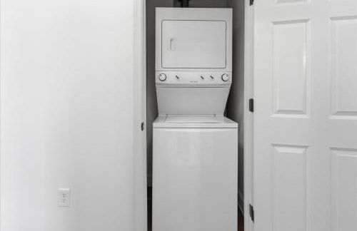 Mass Ave Retreat with Big Patio and Free Parking - Foto 36