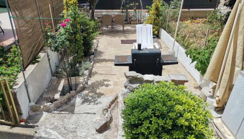 Apartment Alena with terrace and garden Center Jelsa - Photo 5, Garden
