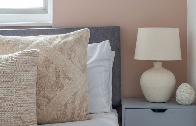 High-End 2 Bed Flat near Westfield London - Photo 14