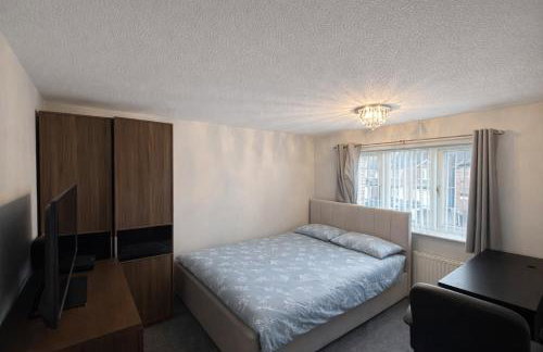 Modern 4-Bed House-Close Links to M5 & M6 - Foto 9