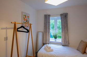 Augusta House - Andover - Photo 19