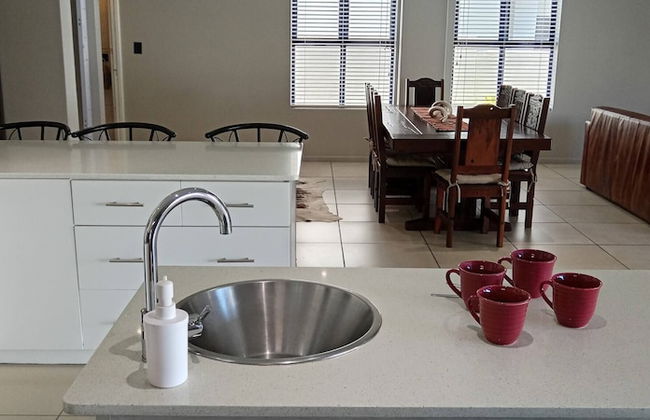 Relax in Style at Ndigo Blue, Langebaan's Coziest Holiday Home - Foto 18