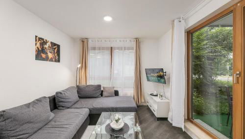 Rob's Flat - Moderne 3-Zimmer-Ferienwohnung mit Terrasse, 6 Schlafplätzen, 2 Min S-Bahn, Weil der Stadt bei Stuttgart - Foto 2