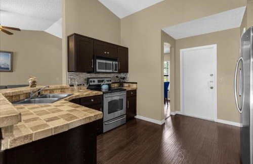 5Bd 2 Bath with Gameroom & Pool 1 story House - Foto 8