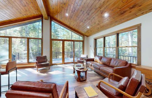 Lakeside Lodge - Photo 2