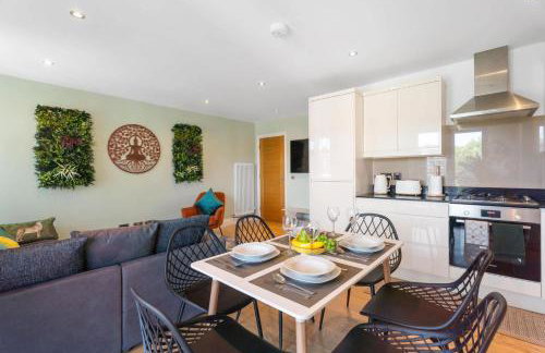 Modern 2 Bedroom 2 Bathroom Apartment With Balcony Near Shoreditch Sleeps 6 - Foto 2