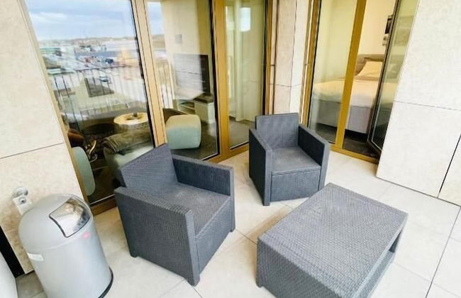Luxury Flat with Parking & Large Terrace - Foto 6