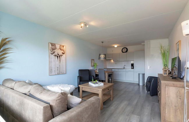 Lovely Apartment With Patio - Photo 9