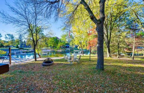 Lakefront Nekoosa Home Private Beach and Boat Dock! - Foto 23