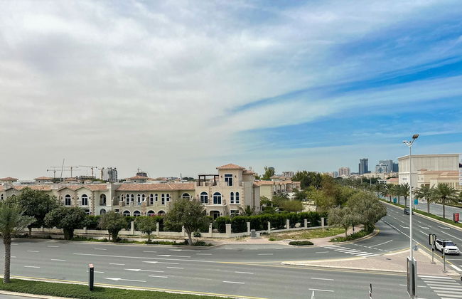 WelHome - Prime 1BR Apartment at Oia Residence - Photo 39