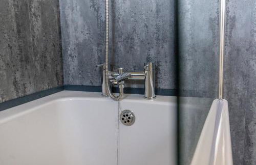 Modern 3 Bed House-Free Parking-by Holiday Homes - Foto 52