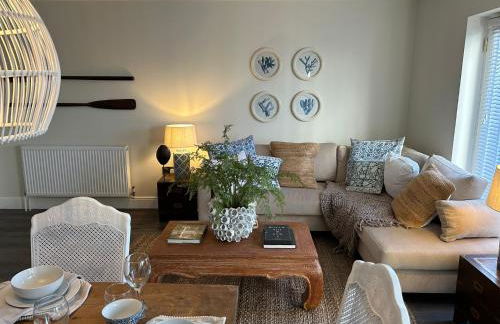 The Pelican Room-converted Cart Lodge near airport - Photo 10