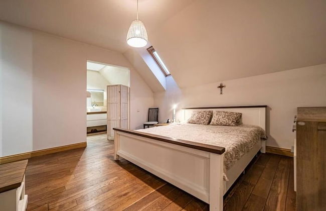 Luxurious Amber Villa With Private Pool and Garden Views - Photo 7