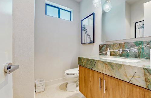 Stunning Modern Home with Mountain Views and Private Pool, Spa and Grill Dog ok - Foto 26