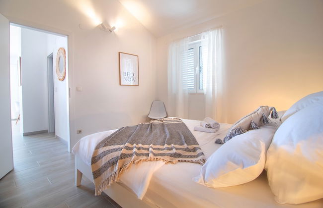 Sunny Apartments - Photo 2