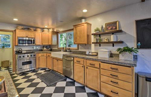 100-Year-Old Farmhouse with Hot Tub on 5 Acres! - Foto 7