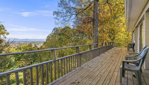 Cabin in the Sky by Avantstay Deck w/ Views - Foto 4, Other