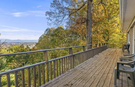 Cabin in the Sky by Avantstay Deck w/ Views - Foto 4