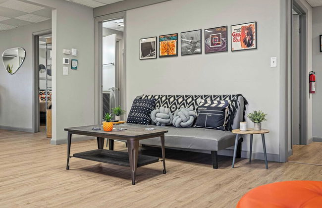 Emerald Bluff by Avantstay Lake Views, Deck, Fire Pit, Game Room - Photo 15