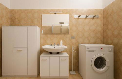 PARATICO - Lakefront Apartment with Pool Access & Free Parking - Foto 7