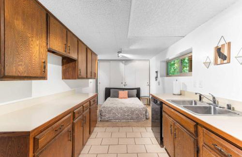 Relaxing River Retreat Near Moms Beach with Patio - Foto 32