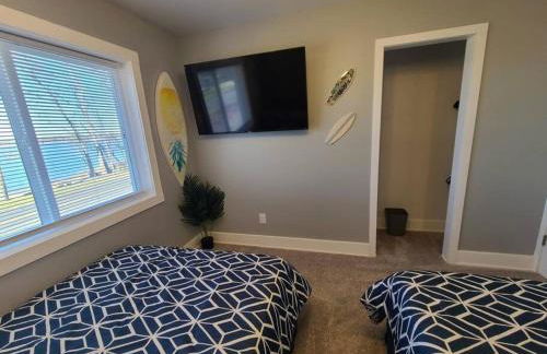 Newly Built Waterfront home w/Amazing Views - Foto 45