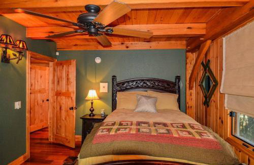 Luxury Riverfront Lodge - Sleeps 12, VIEWS, Fireplaces, Dogs OK - Photo 39