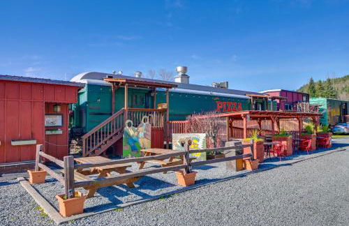 Couples Escape in Railcar, 13 Mi to Mount Rainier! - Photo 22