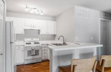 Landing Modern 1BD Tennis Court Clubhouse - Foto 9