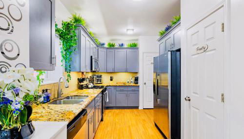 5BDRM 10BD with King BBQ Patio 1 MIN walk Carson ST - Foto 3, stove, dishwasher